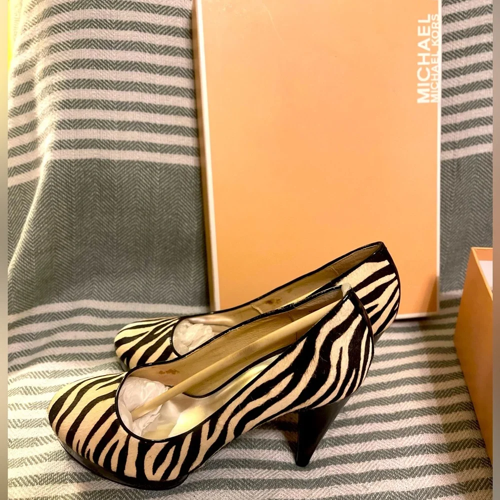 Michael Kors Zebra Haircalf Dermott Pump Size 7M.‎